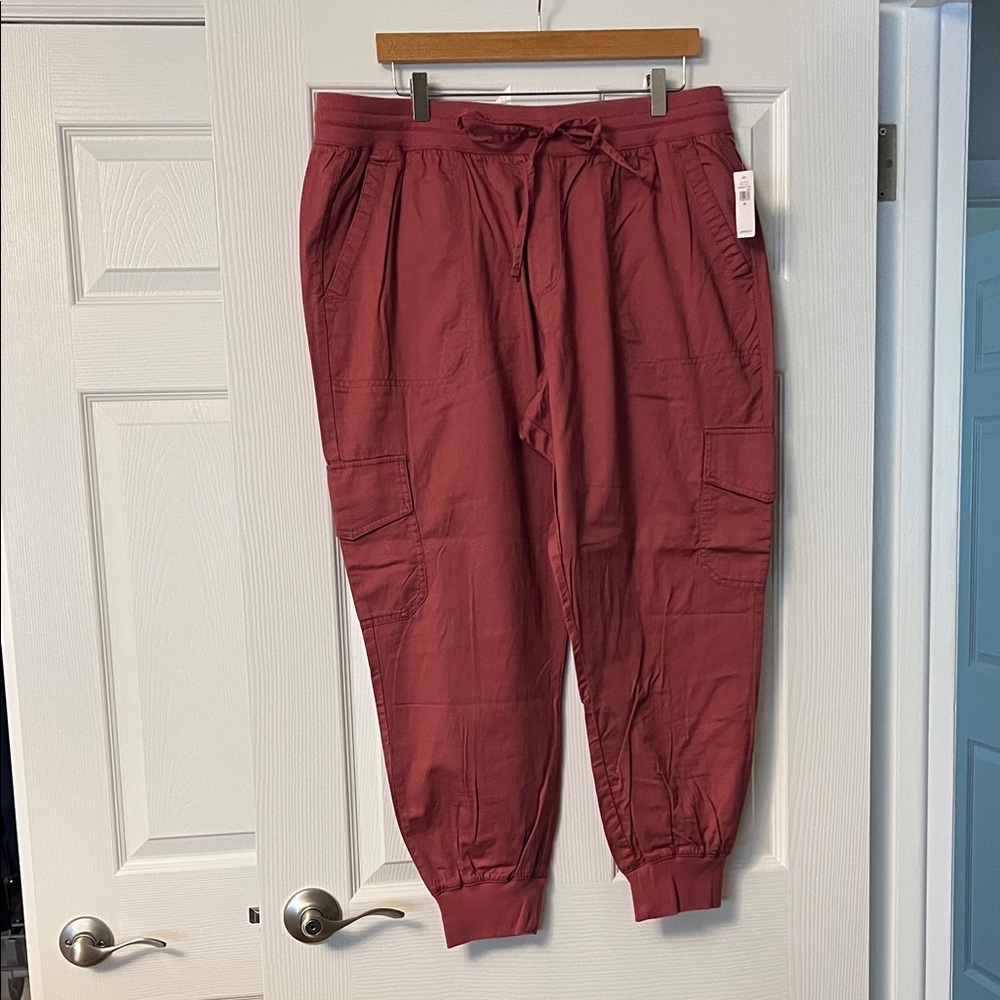 GAP Factory Women's Jogger Pants in Burgundy